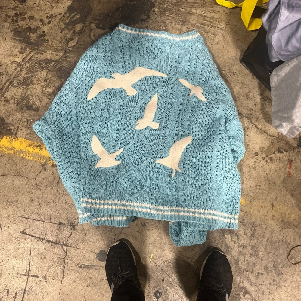 Taylor Swift 1989 Women's Blue Cable Knit Cardigan Sweater Size M/L - Picture 2 of 2